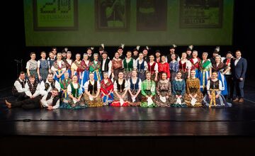 FOTO: Folklórny súbor Furmani oslávil 20 rokov. Galaprogram v nitrianskom divadle priniesol emotívne momenty