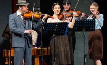 FOTO: Folklórny súbor Furmani oslávil 20 rokov. Galaprogram v nitrianskom divadle priniesol emotívne momenty