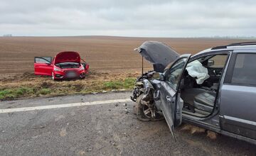 FOTO: Nehoda dvoch áut pri Leviciach 12. 3. 2025