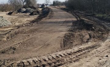 FOTO: Medzi Novými Zámkami a Nesvadmi budujú novú cyklotrasu