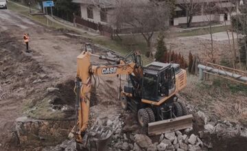 FOTO: V Starom Hrádku zbúrali nebezpečný most nad potokom Podlužianka