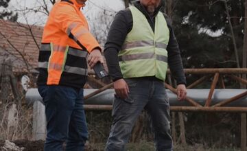 FOTO: V Starom Hrádku zbúrali nebezpečný most nad potokom Podlužianka