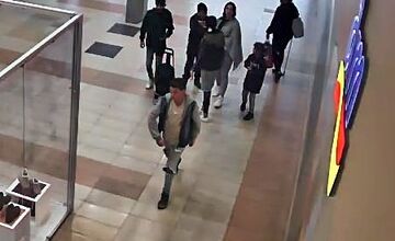 FOTO: Polícia v Nitre objasňuje krádež, nepoznáte osoby na záberoch? 