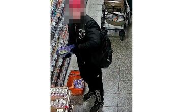 FOTO: Poznáte osoby na záberoch z bezpečnostnej kamery v nitrianskych potravinách? 