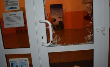 FOTO: Séria vlámačiek v školách v okresoch Levice a Nitra