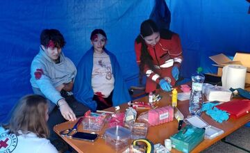 FOTO: Krajská súťaž hasičov: Vyslobodzovanie z havarovaných vozidiel