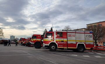 FOTO: Krajská súťaž hasičov: Vyslobodzovanie z havarovaných vozidiel