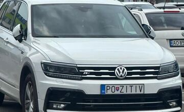 FOTO: S vtipnými ŠPZ-kami sa roztrhlo vrece. Tieto vás určite pobavia