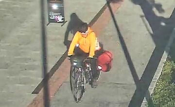 FOTO: Polícia hľadá cyklistu, ktorý v Nitre napadol 81-ročného muža. V nemocnici zomrel