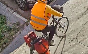 FOTO: Polícia hľadá cyklistu, ktorý v Nitre napadol 81-ročného muža. V nemocnici zomrel