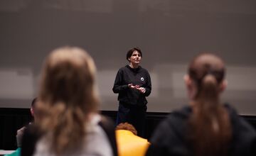 FOTO: Interaktívne umelecké workshopy pre školy v Nitrianskom kraji: Tanec, hudba, vizuálne umenie