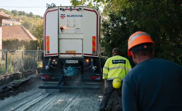 FOTO: V Dražovciach sa jazdilo ako po tankodrome: Mesto konečne zasiahlo a investovalo do opráv viac ako 160-tisíc eur