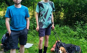 FOTO: Mladíci zachránili pri Skýcove dvoch psov, zatúlali sa v lese a už nevládali ani chodiť