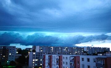 FOTO: Silné búrky zasiahli Nitru: Ulice zaplavilo, spadlo vyše 30 mm dažďa za pár minút
