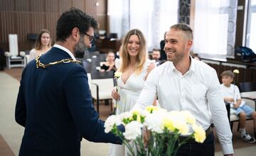 FOTO: Mesto Nitra oficiálne privítalo novonarodené deti. Ako získať príspevok a pozvánku?