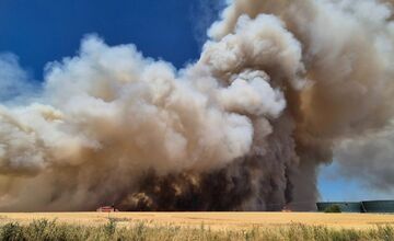 FOTO: V obci v okrese Nové Zámky vypukol rozsiahly požiar pola
