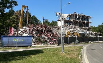 FOTO: Internát Poľnohospodár SPU Nitra Chrenová - búracie práce