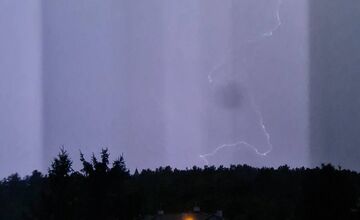 FOTO: Obyvatelia Nitrianskeho kraja mohli počas noci sledovať bleskové divadlo