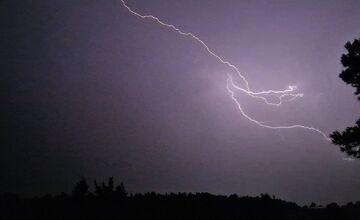 FOTO: Obyvatelia Nitrianskeho kraja mohli počas noci sledovať bleskové divadlo