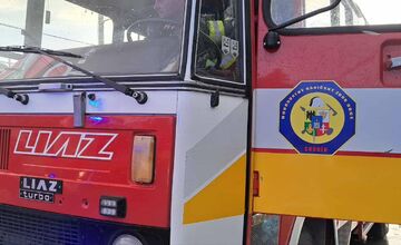 FOTO: Mäsiarstvo v Gbelciach vyhorelo počas búrky, hasiči zasahovali aj proti padajúcim stromom