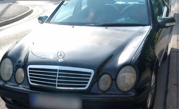 FOTO: Kuriózna situácia v Nitre. Muž a žena prespali v otvorenom aute, skončili v rukách polície