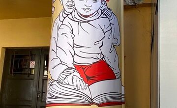 FOTO: Staré divadlo v Nitre má novú tvár: Do svojej 75. sezóny vstúpilo v úplne inom šate, zdobí ho dielo známeho umelca