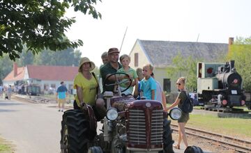 FOTO: Agrokomplex Nitra 2025 je už otvorený, čaká vás živý salaš, traktorparáda, historický vláčik a mnoho ďalšieho