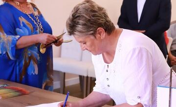 FOTO: Zlatí hádzanári z Topoľčian sa po troch desaťročiach vrátili na radnicu