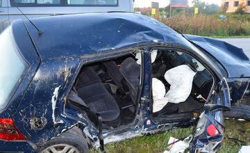 FOTO: Nehoda pri Nových Zámkoch si vyžiadala život 20-ročného dievčaťa