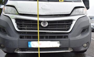 FOTO: Vodič dodávky zrazil v Nitre 17-ročné dievča