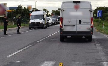 FOTO: Vodič dodávky zrazil v Nitre 17-ročné dievča