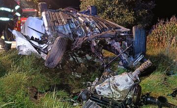 FOTO: Medzi Šuranmi a Komjaticami došlo k tragickej dopravnej nehode