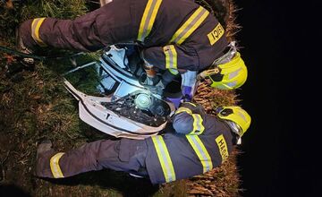 FOTO: Medzi Šuranmi a Komjaticami došlo k tragickej dopravnej nehode