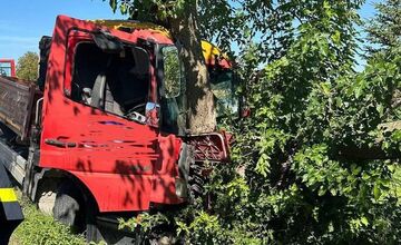 FOTO: Hasiči zasahovali pri čelnej zrážke medzi Poľným Kesovom a Rastislavicami