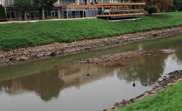 FOTO: Rieka v Nitre je takmer bez vody