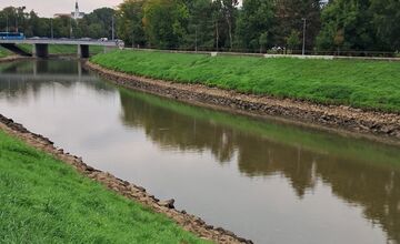 FOTO: Rieka v Nitre je takmer bez vody