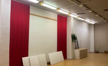 FOTO: Čo sa skrýva v tejto starej budevo v centre Nitry? Youtuber sa pozrel dnu a ukazuje jej tajomstvá