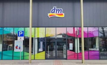 FOTO: V Nitre otvoria tú najväčšiu Dm-ku na Slovensku