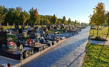 FOTO: Nitra začína ekologickú revolúciu na cintorínoch a spúčťa separovanie, obnovuje zeleň a zbiera dažďovú vodu