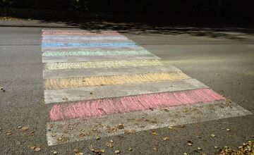 FOTO: V Zlatých Moravciach a ďalších mestách sa objavili dúhové priechody pre chodcov