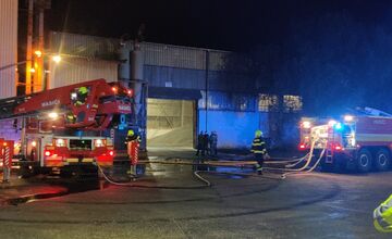 FOTO: V obci Tekovské Lužany horela sušička na slnečnicu