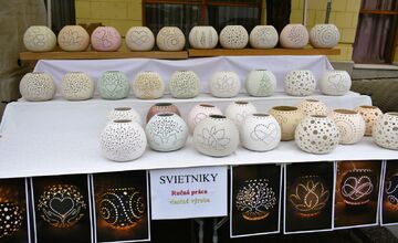 FOTO: Tradičný Levický jarmok 2025 priniesol do mesta desiatky stánkov aj kultúrny program 