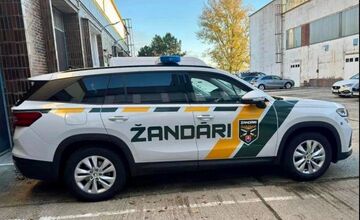 FOTO: Žandárske autá v uliciach zaskočili obyvateľov Slovenska