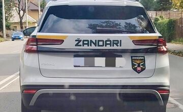 FOTO: Žandárske autá v uliciach zaskočili obyvateľov Slovenska