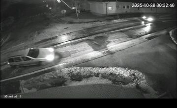 FOTO: Hľadá sa ukradnutá chryzantéma, neznámy páchateľ ju vzal rovno spred kostola v Kolte