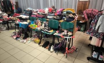 FOTO: Veľká jesenná burza v Leviciach sa blíži, pomôžete komunite aj nakúpite oblečenie, hračky aj knihy za pár eur