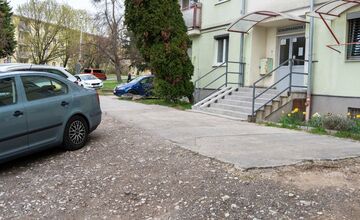 FOTO: Na Párovciach pribudlo 20 nových parkovacích miest, boli tu potrebné a mesto za ne zaplatilo viac ako 50-tisíc