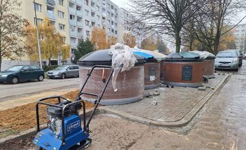 FOTO: V Nitre pribudli ďalšie zapustené kontajnery na odpad na sídliskách, šetria miesto a znnižujú zápach v uliciach