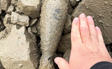 FOTO: Pri výkopových prácach na Trnoveckom moste sa našla munícia z 2. svetovej vojny