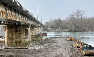 FOTO: Pri výkopových prácach na Trnoveckom moste sa našla munícia z 2. svetovej vojny